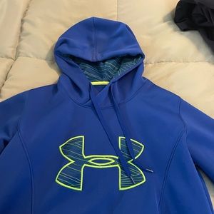 Women’s Under Armour Pullover Hoodie. Size Medium.